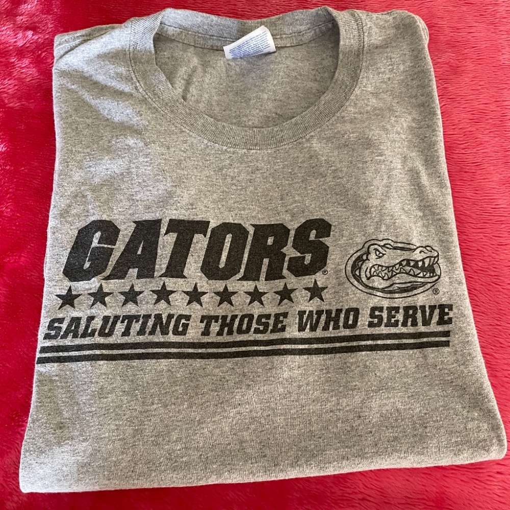 UF Gators Grey Shirt XL (Saluting Those Who Serve)
